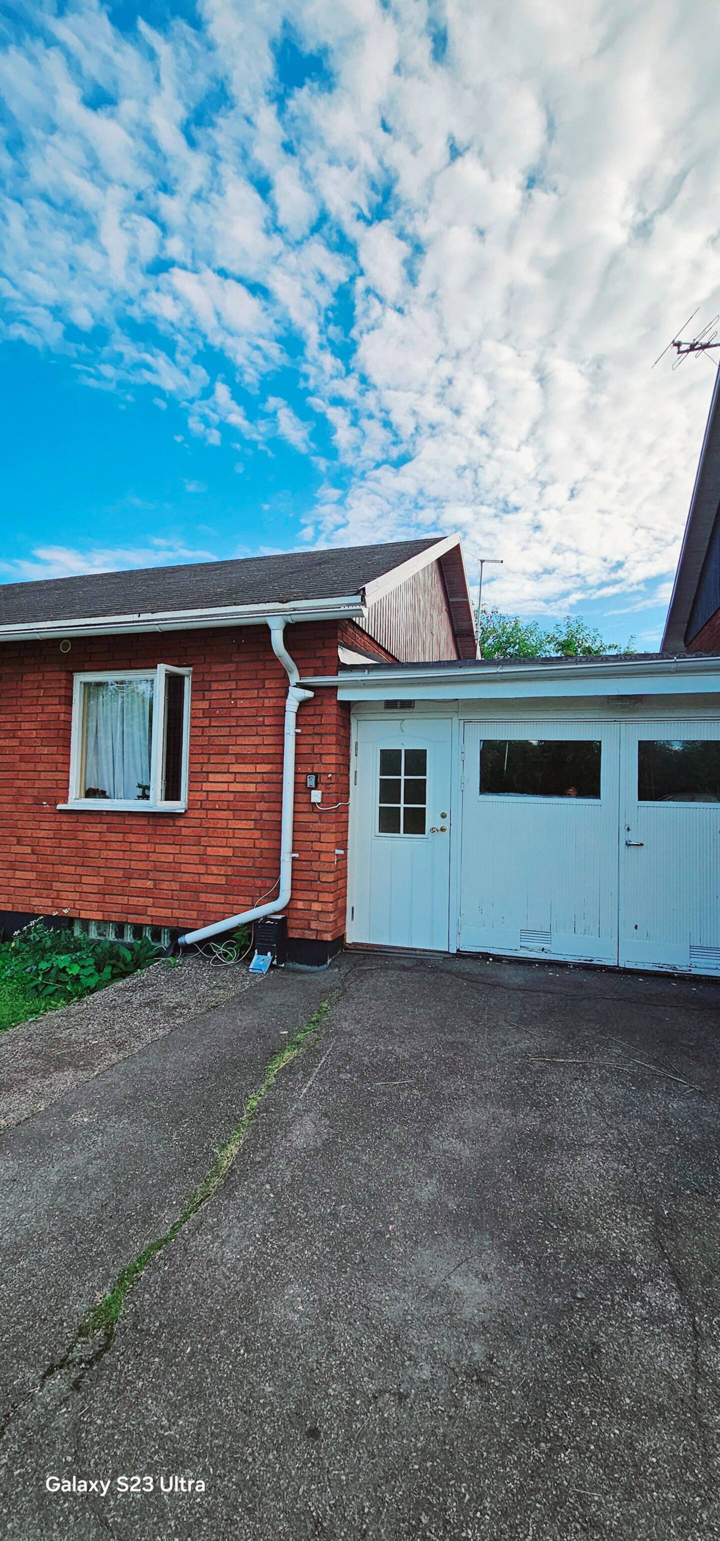 Spacious bathroom with shower